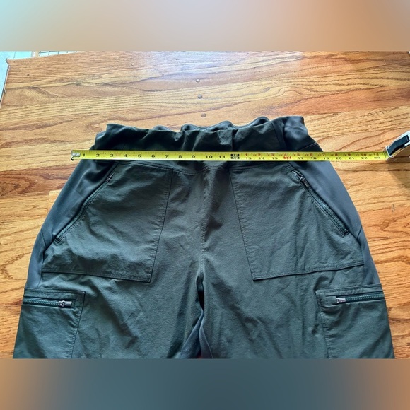 Athleta Headlands Hybrid Cargo II Tights Olive Green Pockets Size 24 - Picture 6 of 9